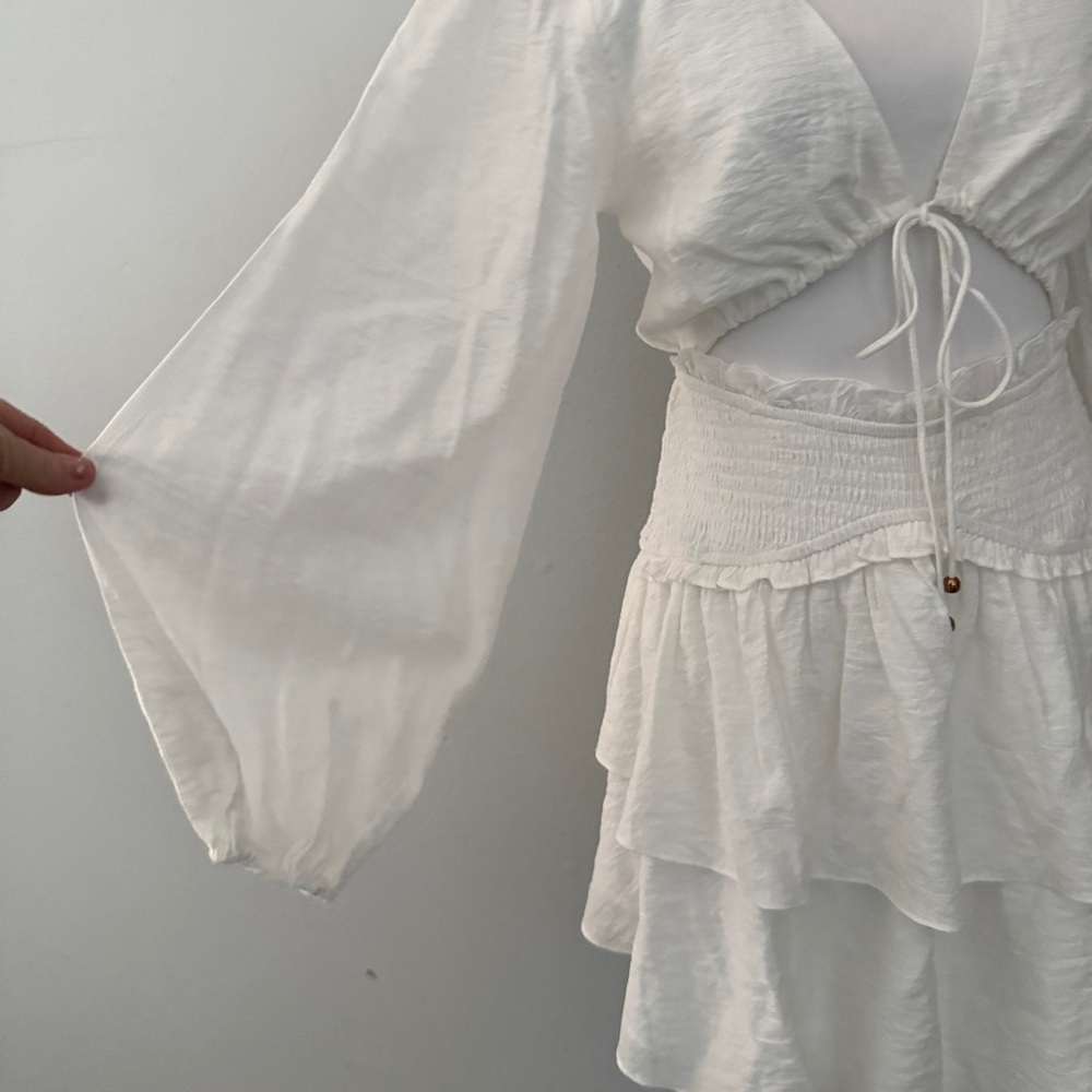 Indikah cutout long sleeved smocked and tiered mini dress medium - Picture 3 of 11